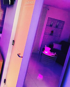 Luxury Suite, Jetted Tub, City View | Living area | Flat-screen TV, DVD player - Recinto Antico Sweet Rooms (Matera)