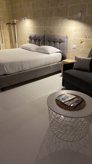 Luxury Suite, Jetted Tub, City View | 1 bedroom, Egyptian cotton sheets, premium bedding, down comforters - Recinto Antico Sweet Rooms (Matera)