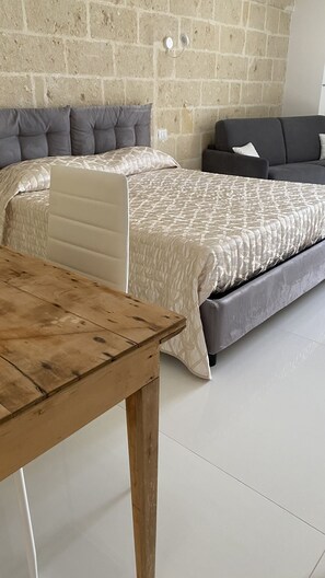Suite Luxe, baignoire à jets, vue ville | 1 chambre, draps en coton égyptien, literie de qualité supérieure