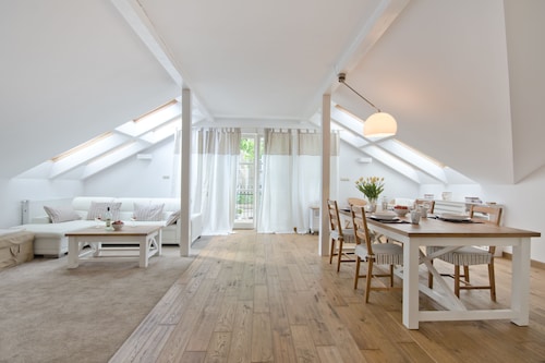 Imperial Apartments - Nautica III