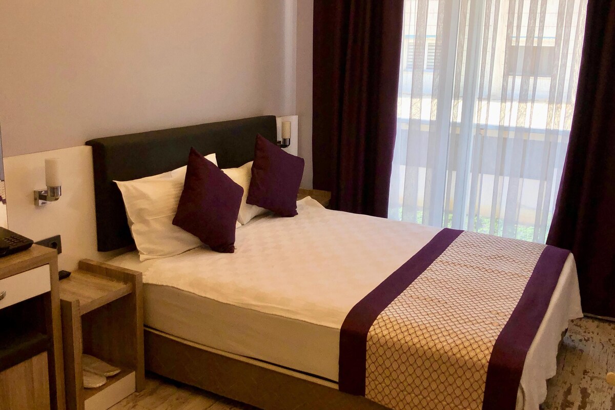 Economy Room