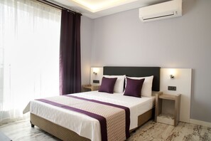 Frette Italian sheets, premium bedding, minibar, desk