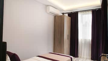 Frette Italian sheets, premium bedding, minibar, desk