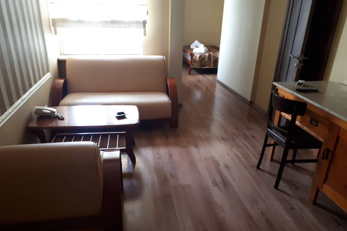 Deluxe-Doppelzimmer, 1 Doppelbett | Zustellbetten, kostenloses WLAN