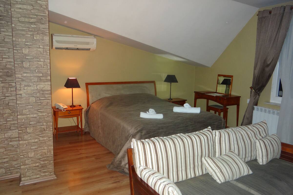 Luxury-Doppelzimmer, 1 Doppelbett | Zustellbetten, kostenloses WLAN