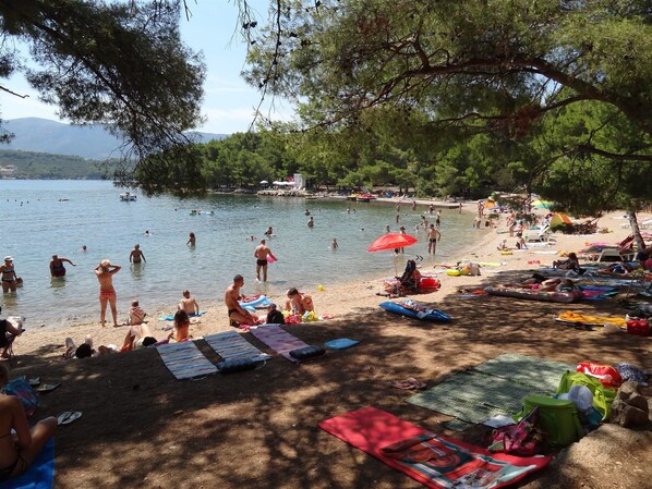 Beach nearby - House Morko1 (Jelsa)