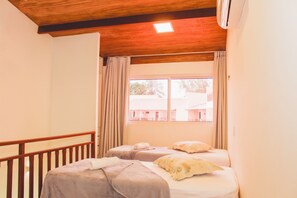 Apartamento, várias camas | 1 quarto, roupa de cama