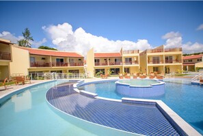 2 outdoor pools