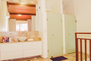 Apartment, Multiple Beds | Bathroom | Shower, towels