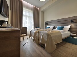 Twin Room | Desk, soundproofing, iron/ironing board, free WiFi