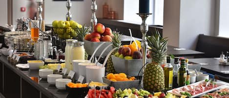 Daily buffet breakfast (CZK 210 per person)
