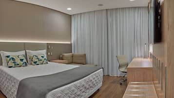 Superior-Zimmer, 1 Doppelbett | Minibar, Zimmersafe, Schreibtisch, Verdunkelungsvorhänge