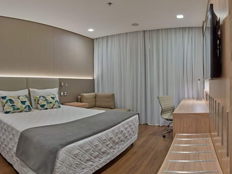 Superior-rum - 1 dubbelsäng | Minibar, värdeförvaringsskåp på rummet och skrivbord