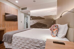 Superior Room, 1 Double Bed | Minibar, in-room safe, desk, blackout drapes - Rio Hotel by Bourbon Campinas (Campinas)