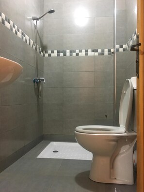 Bathroom - Apparently brand new in the center of town (Khénifra)