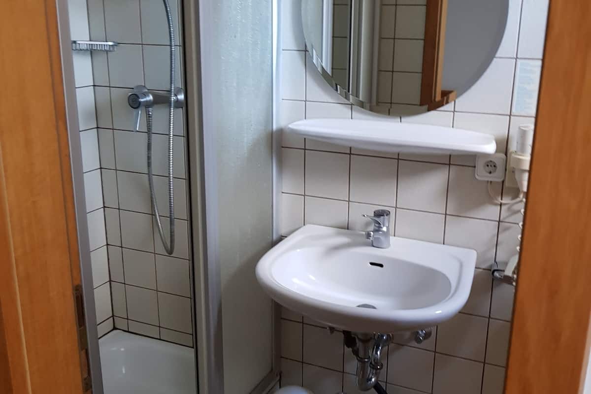 standard twin room | room amenity