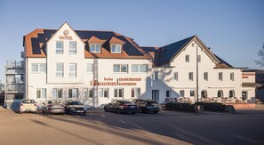 Mặt tiền nơi lưu trú