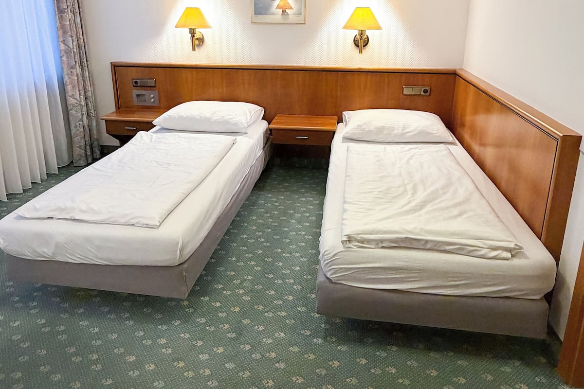 Minibar, mörkläggningsgardiner, ljudisolering och gratis barnsängar