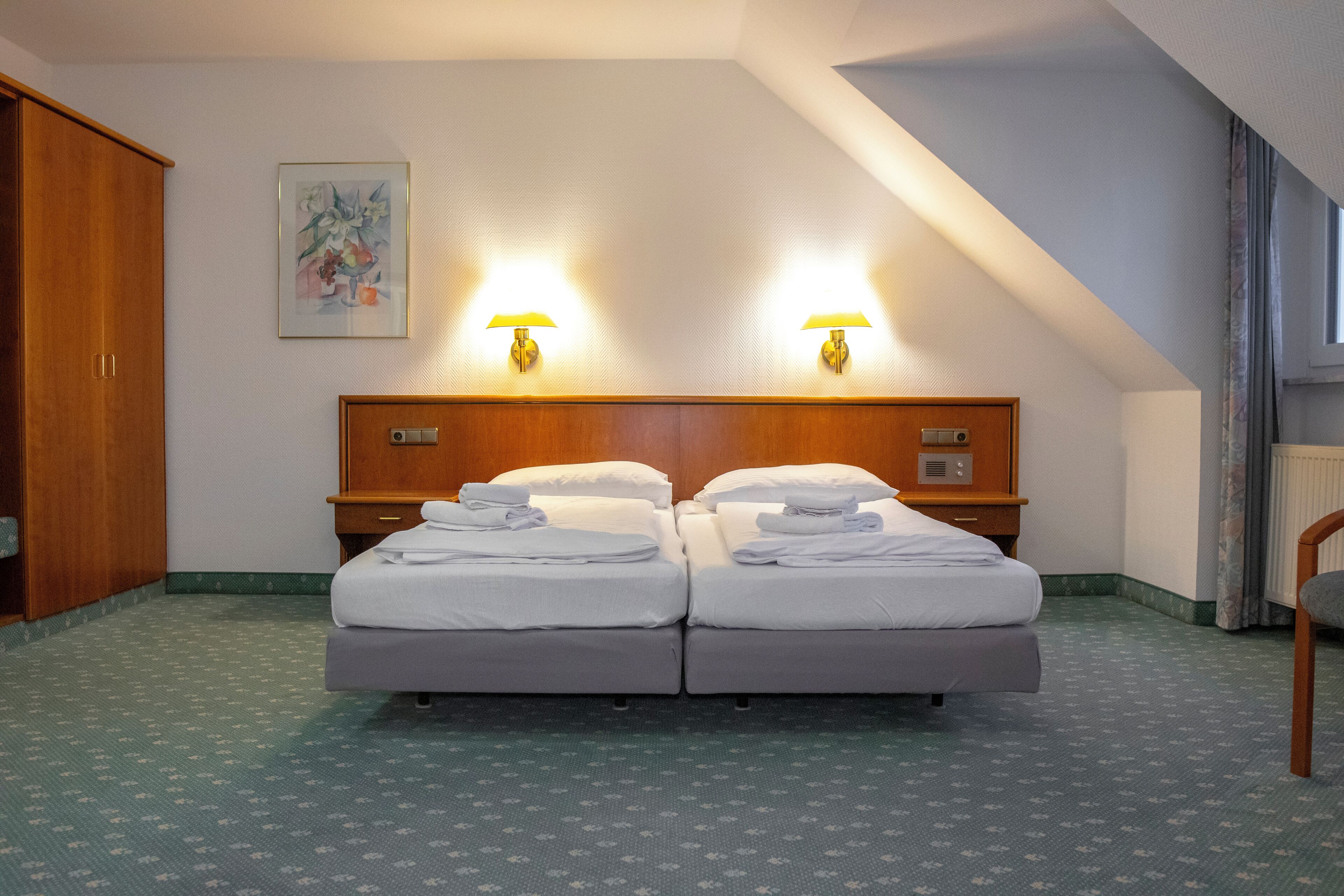 Minibar, mörkläggningsgardiner, ljudisolering och gratis barnsängar