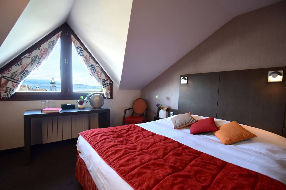Doppel- oder Zweibettzimmer, Seeblick