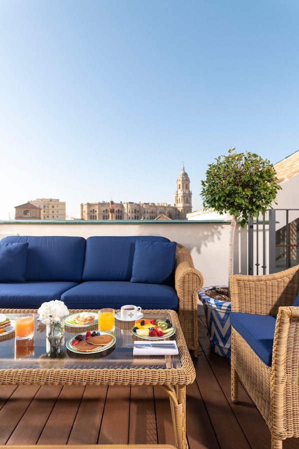 Chambre Double Deluxe, 1 très grand lit, vue ville, dans la tour