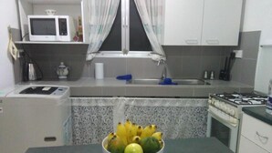 Basic Villa, 2 Bedrooms, Non Smoking | Private kitchen - Blue rest villa (Kochchikade)