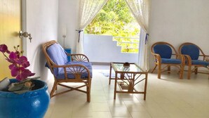 Basic Villa, 2 Bedrooms, Non Smoking | Living room - Blue rest villa (Kochchikade)