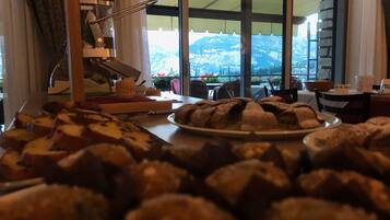 Petit déjeuner buffet compris tous les jours