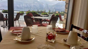 Tägliches inbegriffenes Frühstücksbuffet