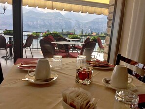 Tägliches inbegriffenes Frühstücksbuffet