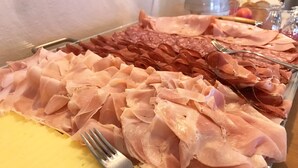 بوفيه فطور مجانًا يوميًا