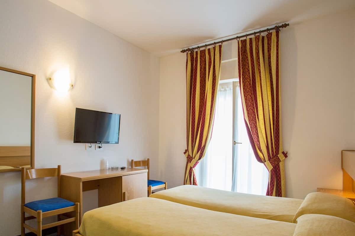 Classic Double Room, Balcony, Lake View