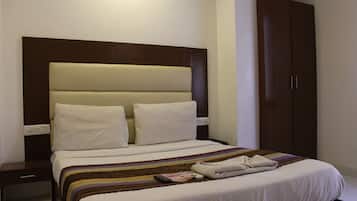 Chambre Deluxe, 1 trÚs grand lit | Chambres insonorisées, lits pliants/supplémentaires, Wi-Fi gratuit