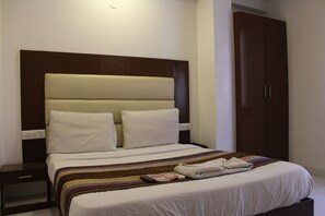 Deluxe Room, 1 King Bed | Soundproofing, rollaway beds, free WiFi - Hotel Opal Inn (New Delhi)