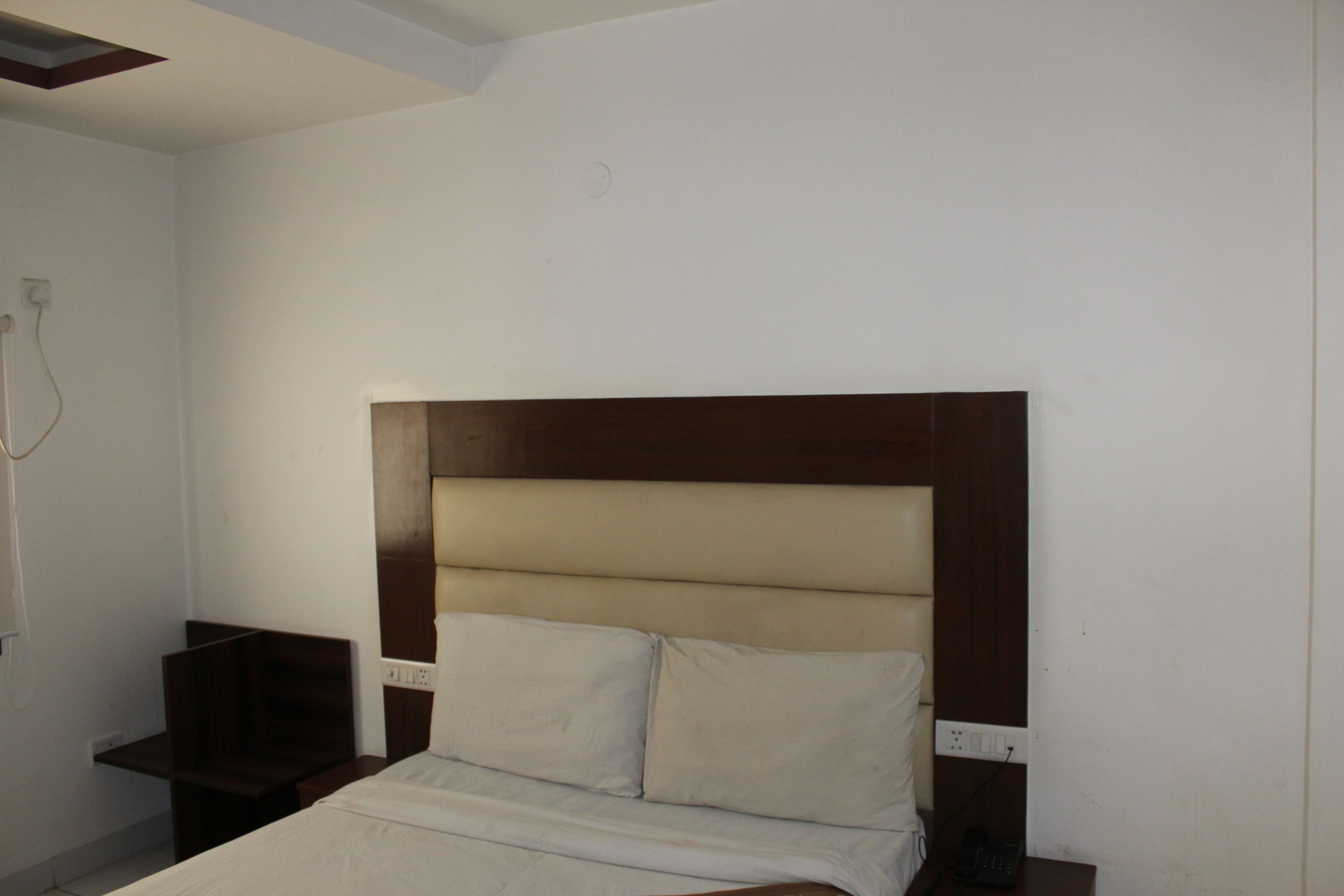 deluxe room, 1 king bed | soundproofing, rollaway beds, free wifi