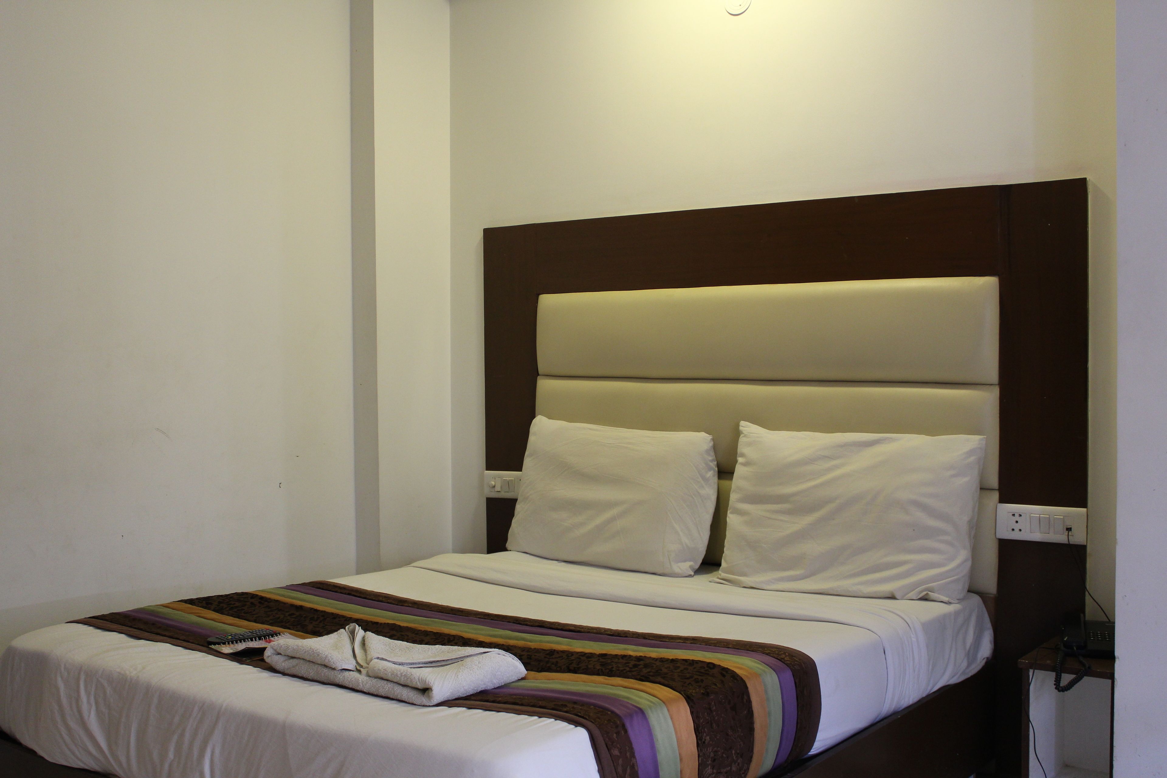deluxe room, 1 king bed | soundproofing, rollaway beds, free wifi