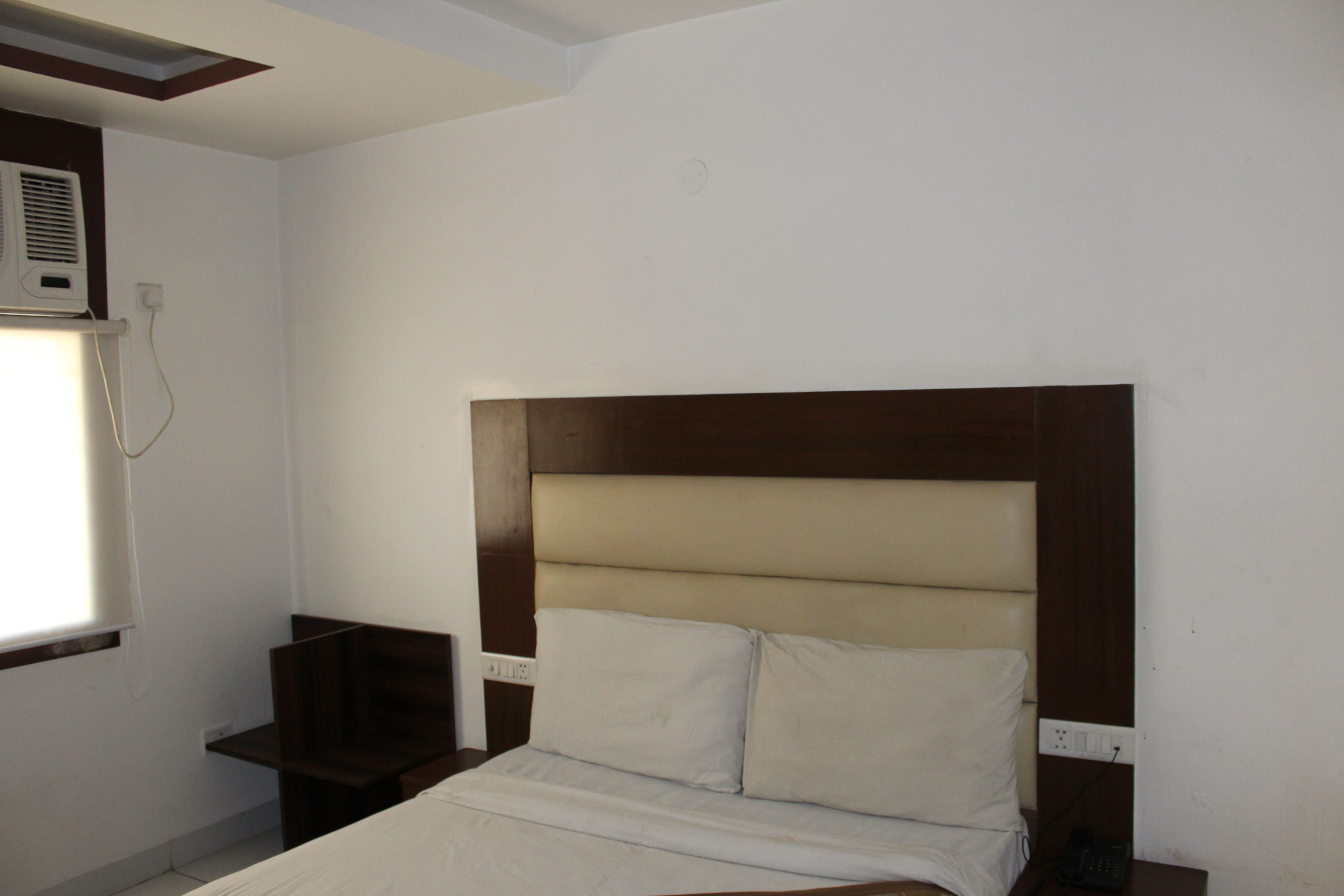 deluxe room, 1 king bed | soundproofing, rollaway beds, free wifi