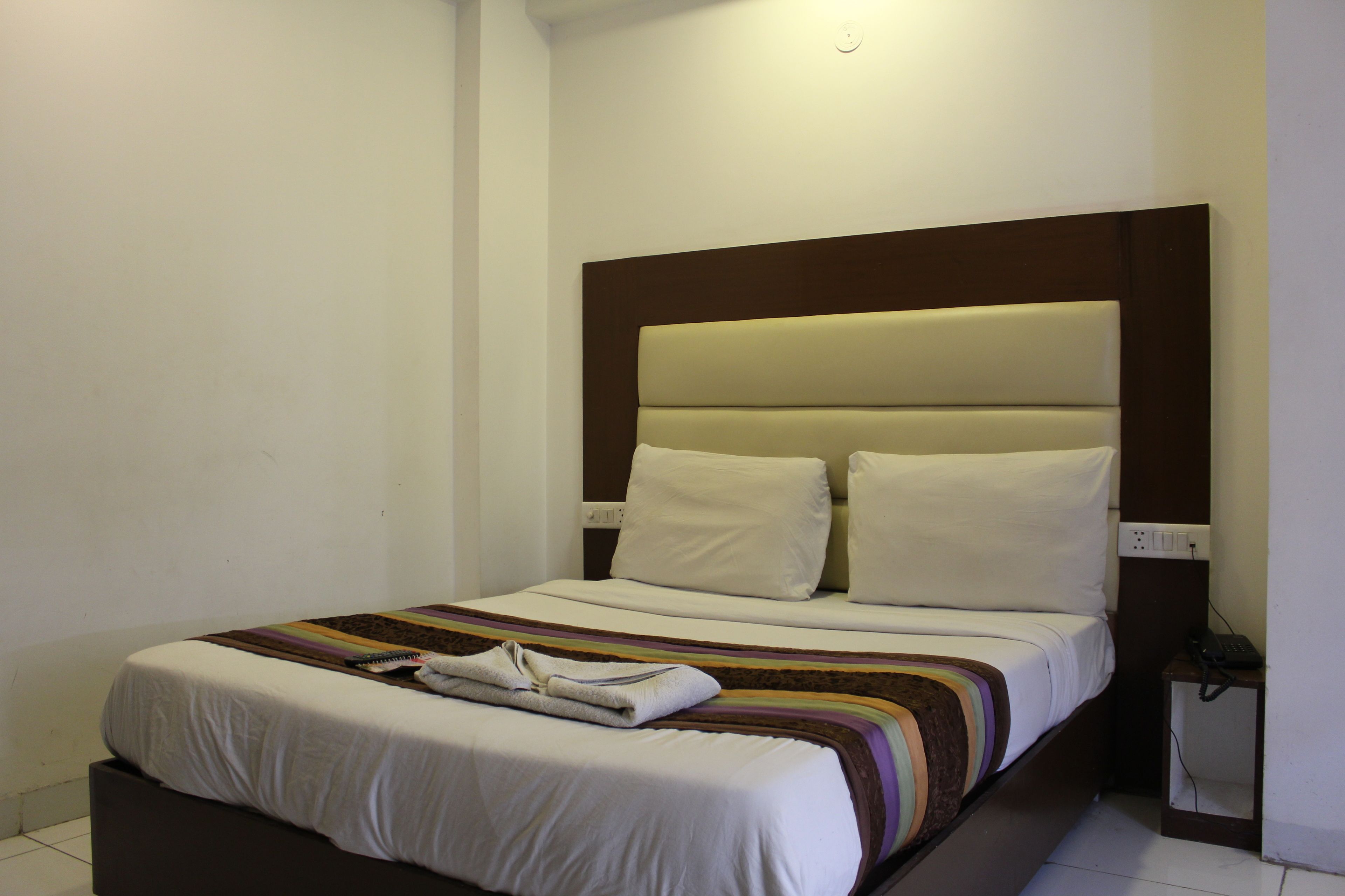 deluxe room, 1 king bed | soundproofing, rollaway beds, free wifi