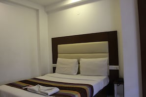Deluxe-Zimmer, 1 King-Bett | Schallisolierte Zimmer, Zustellbetten, kostenloses WLAN