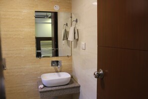 Deluxe Room, 1 King Bed | Bathroom - Hotel Opal Inn (New Delhi)