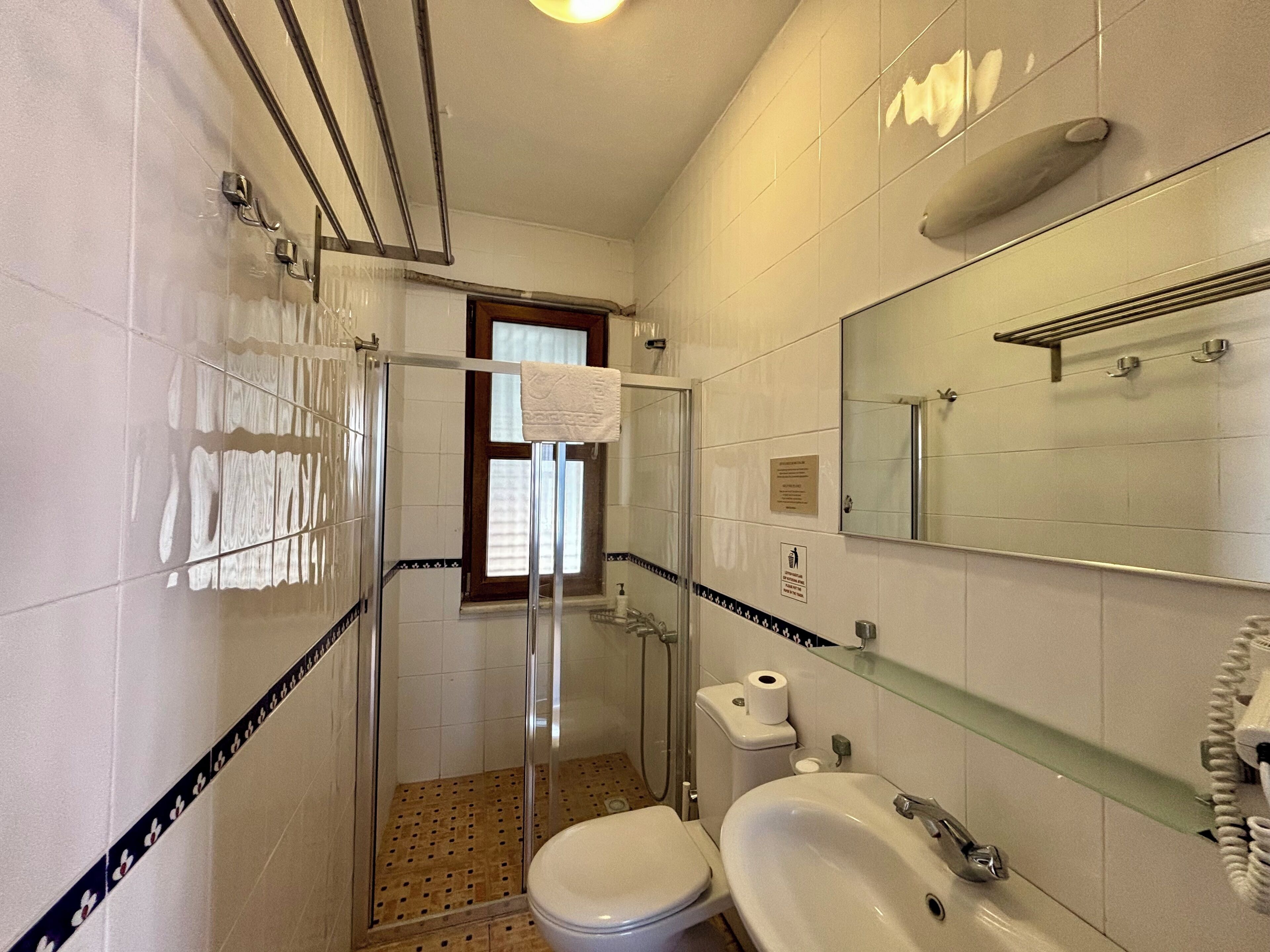 family room, connecting rooms | bathroom | shower, free toiletries, hair dryer, towels