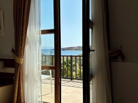 Standard Triple Room | Terrace/patio