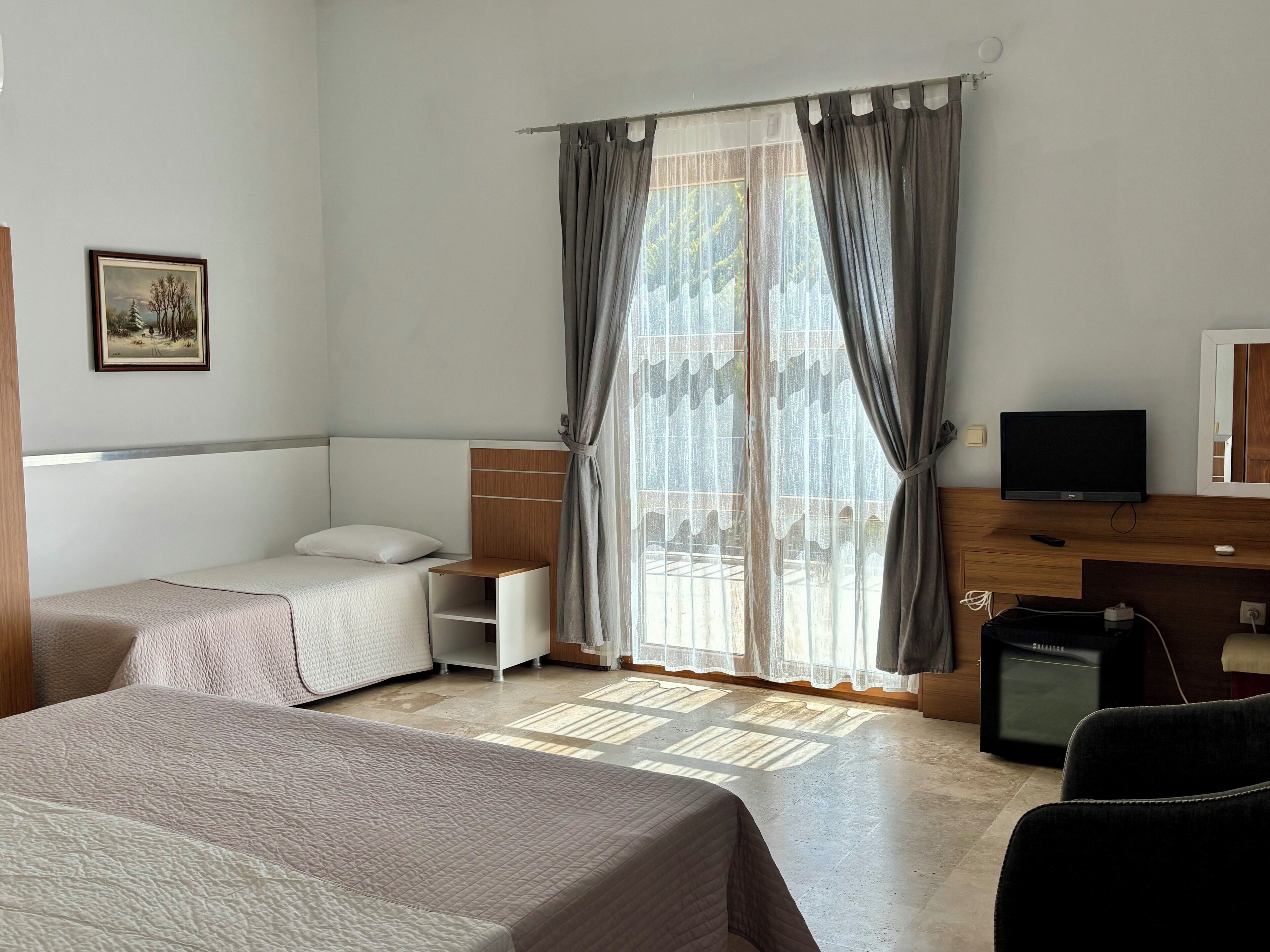 standard double room | minibar, desk, laptop workspace, blackout curtains