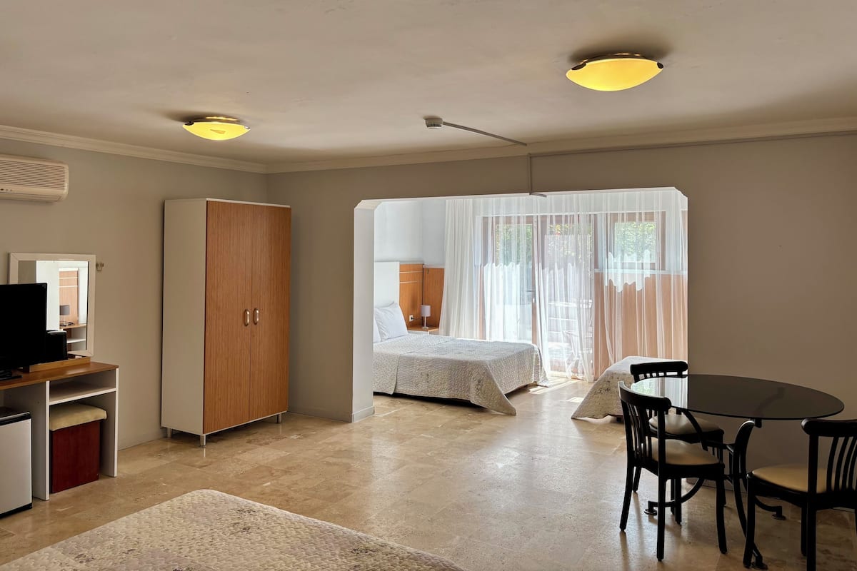 Minibar, desk, laptop workspace, blackout drapes