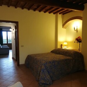 ハウス 1 ベッドルーム ヒルビュー | 高級寝具、羽毛の掛け布団、遮光カーテン、ベビーベッド