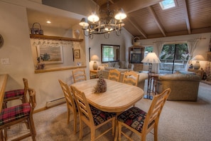 Condo, Multiple Beds, Private Pool, Pool View | In-room dining