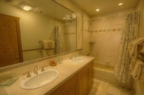 Condo, Multiple Beds, Fireplace, Mountain View | Bathroom