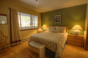 Condo, Multiple Beds, Fireplace, Mountain View