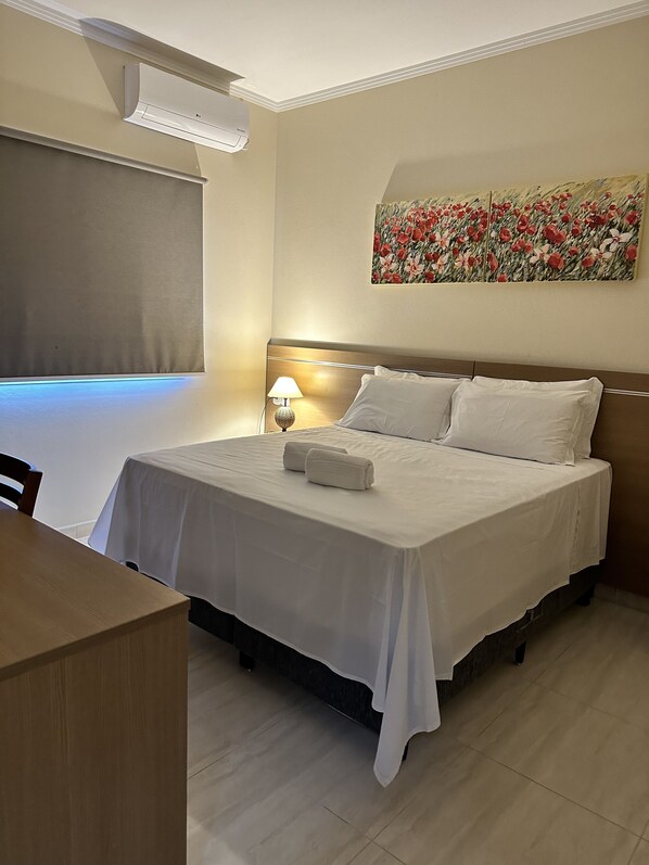 Quarto Individual | Desk, blackout curtains, soundproofing, iron/ironing board - Hotel Stelati (Jaguariuna)