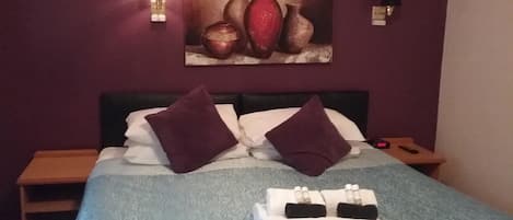 Comfort tweepersoonskamer, en-suite badkamer | 1 slaapkamer, wifi